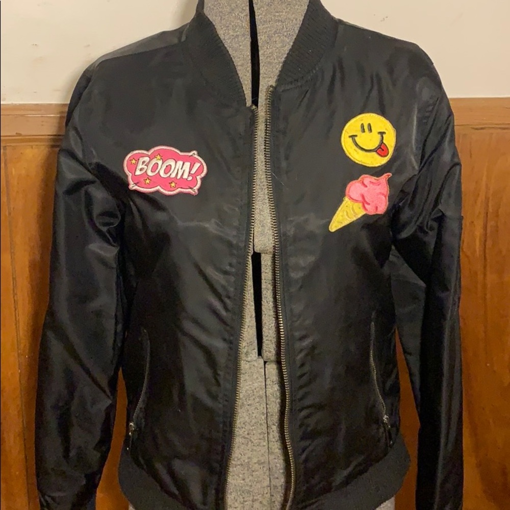 Black bomber jacket with patches🍩